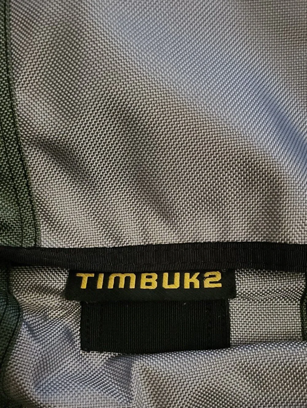 🤩SALE 🤩 Timbuk2 Light Gray and Green Messenger Bag with Black Trim